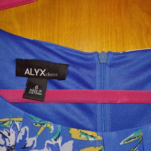 Like New Alyx Tulip Sleeve Sheath Dress, Size 6 - Picture 5 of 12